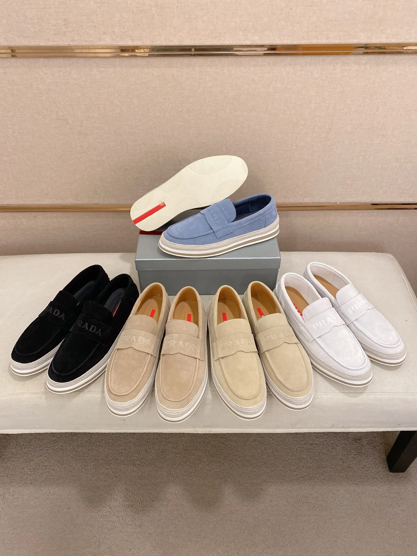 Men's shoes 💰 480💰 ✔️✔️✔️Top high version High-quality new PRADA (Prada) counters are launched at the same time. The new men's shoes and 😘fabrics are purely handmade in Niujing. Lining: Full cowhide lining. 👍🏿High-end☄️Open-molded non-slip rubber outsole, exquisite lines, simple and elegant, comfortable and high-end for leisure travel. Code number: 38-44. Can be customized45